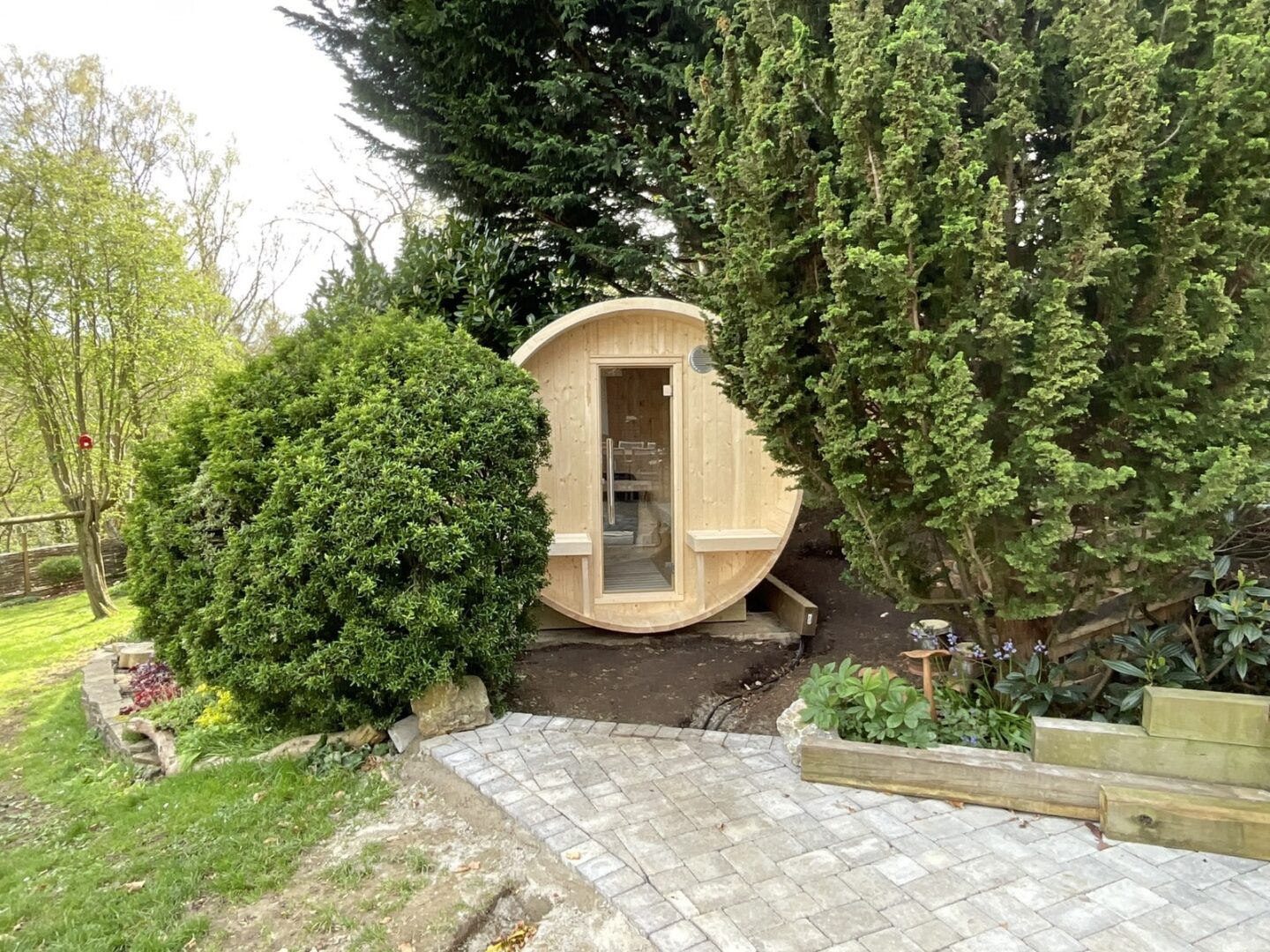 amanda-petts-garden-setting